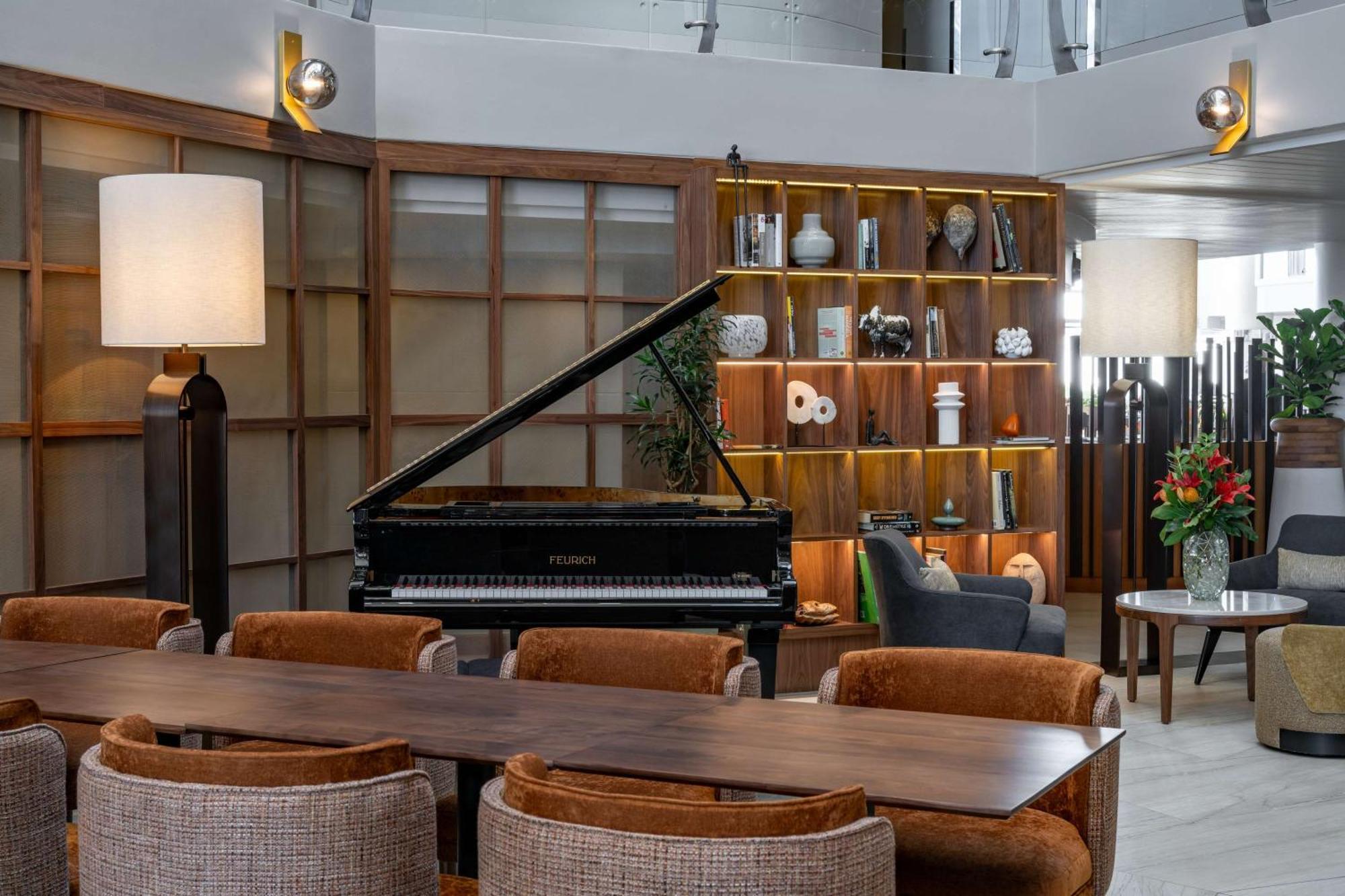 Radisson Collection Hotel, Waterfront Cape Town Dış mekan fotoğraf The lounge at the airport